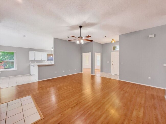 Foto del edificio - 7601 King Arthur Rd