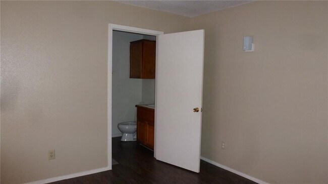 Foto del edificio - 2306 E 8th St