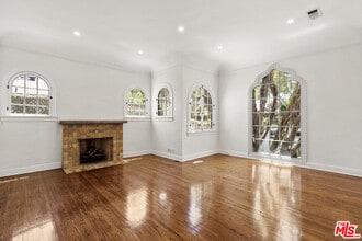 Building Photo - 448 Westmount Dr