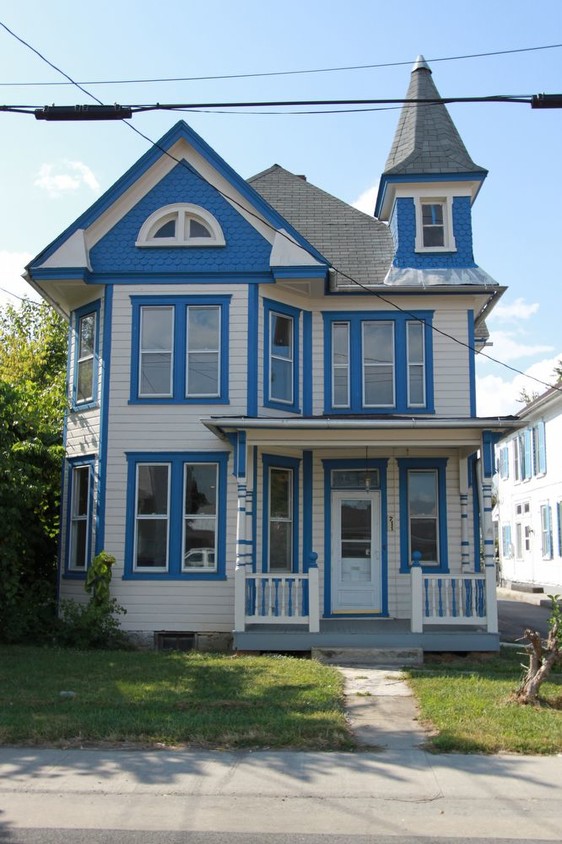 Primary Photo - Downtown Victorian House