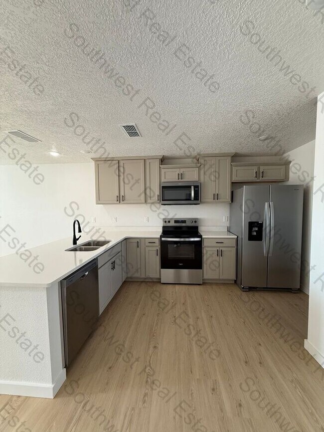 Foto del edificio - Brand new 2 bedroom 2 bath duplex