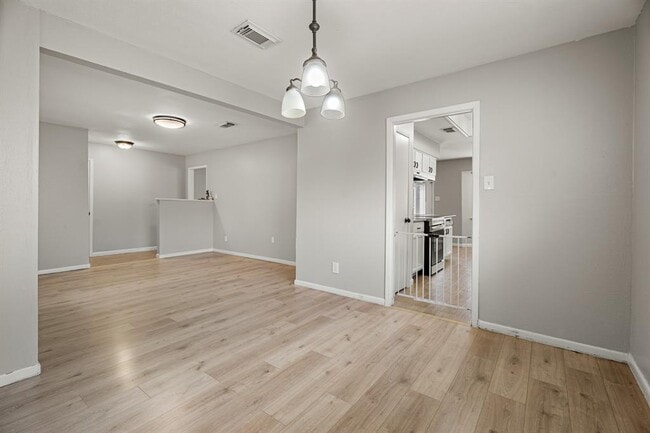 Foto del edificio - 16011 Hickory Knoll Dr
