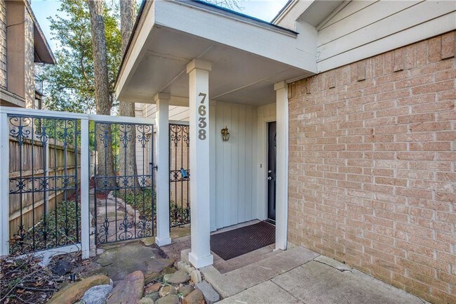 Building Photo - 7638 Royal Ln