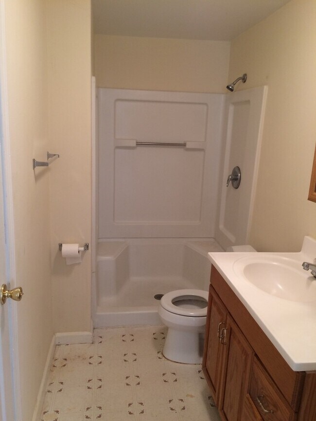 Building Photo - Cute 2 Bedroom 2 Bath by KU Med