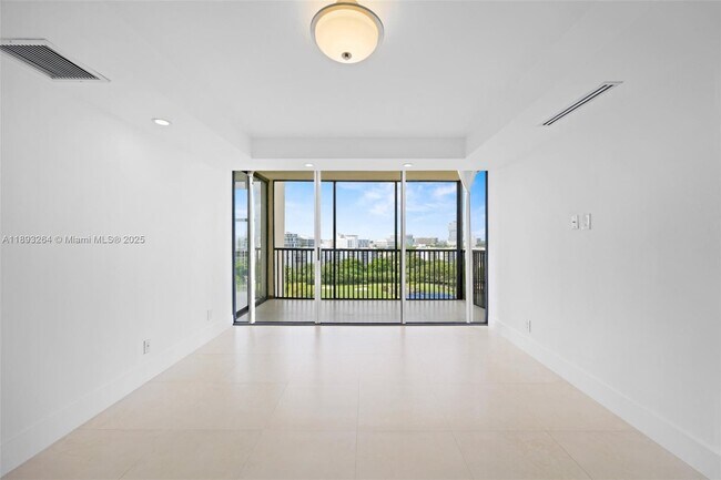 Foto del edificio - 20301 W Country Club Dr