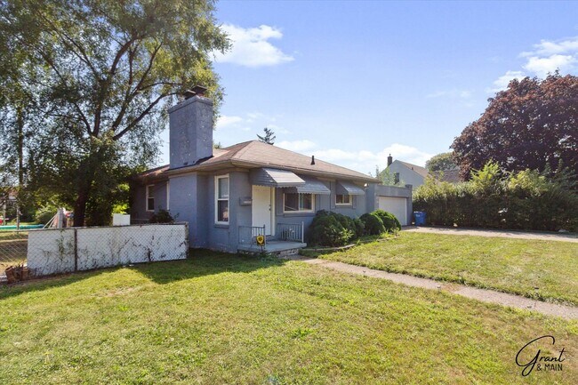 Foto del edificio - $1,200/month - 2 Bed 1.5 Bath in Warren, Detroit