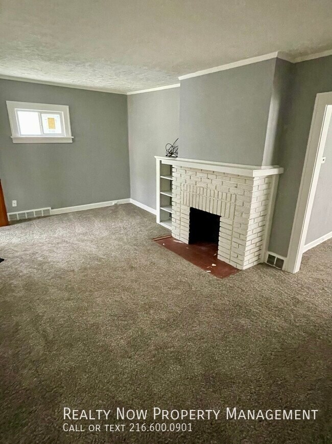 Foto del edificio - 3396 W 117th St