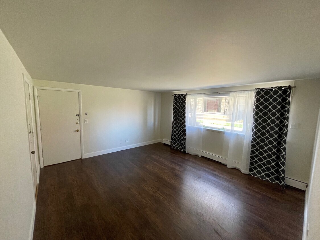 Primary Photo - 70 N Wolf Rd