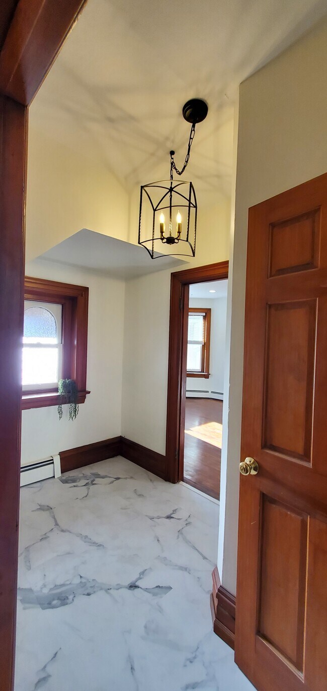 Foto del edificio - 156 S Main St