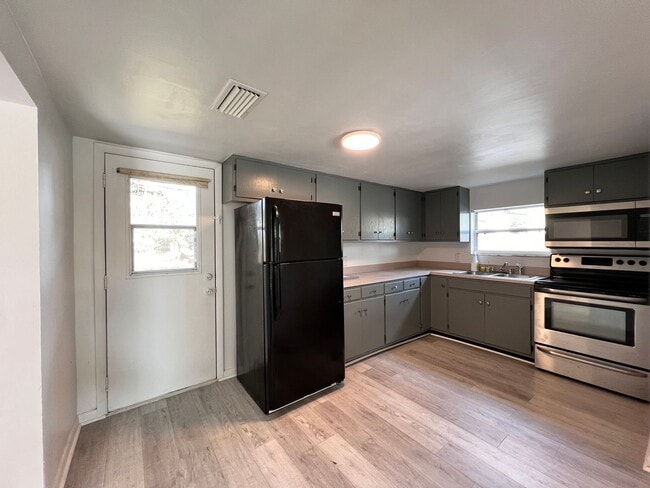 Building Photo - 107 Oakland Dr