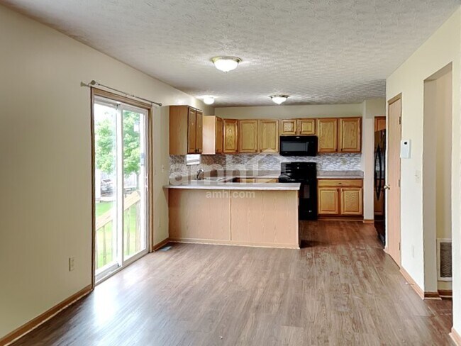 Foto del edificio - 452 Crestmoore Dr