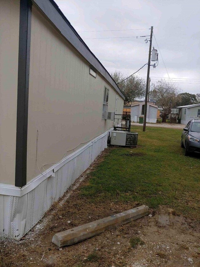 Building Photo - 1504 N Winfree St