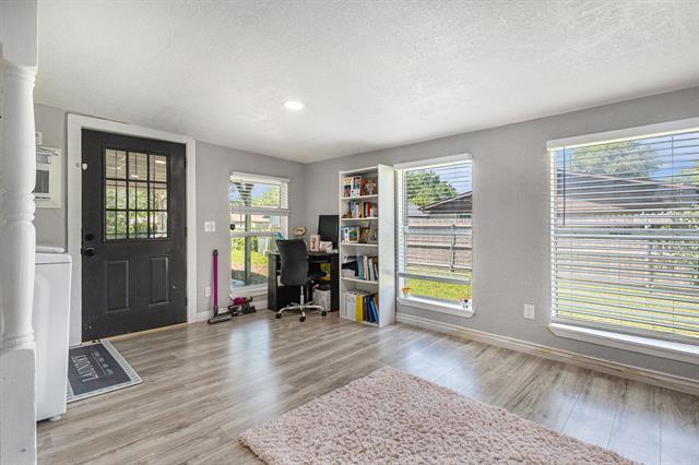 Foto del edificio - 6305 Redwood Ln
