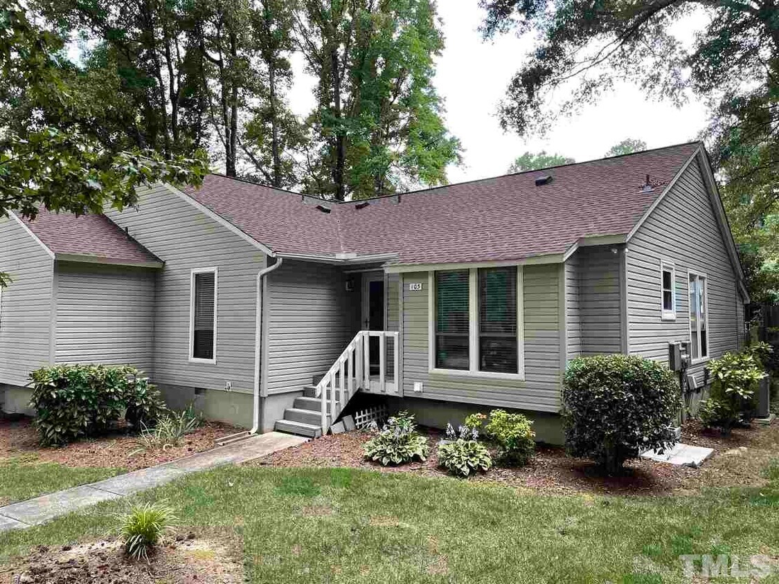 Primary Photo - 103 Lake Pine Dr