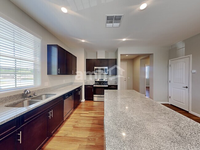 Foto del edificio - 20793 W Maiden Ln