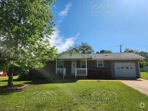 Building Photo - 211 Brady Cir