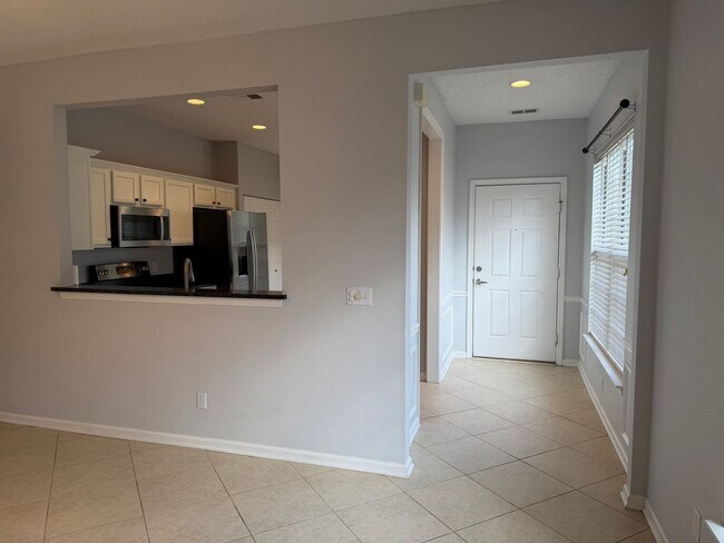 Building Photo - Beautiful Sun City Home