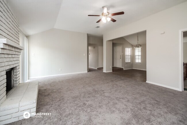 Foto del edificio - 4702 Silver Frost Dr