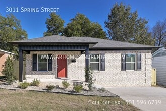 Building Photo - 3011 S Spring St