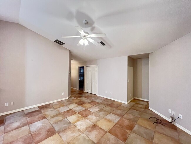 Foto del edificio - Modern 3-Bedroom, 2-Bathroom Home in Ocala! WASHER & DRYER INCLUDED!
