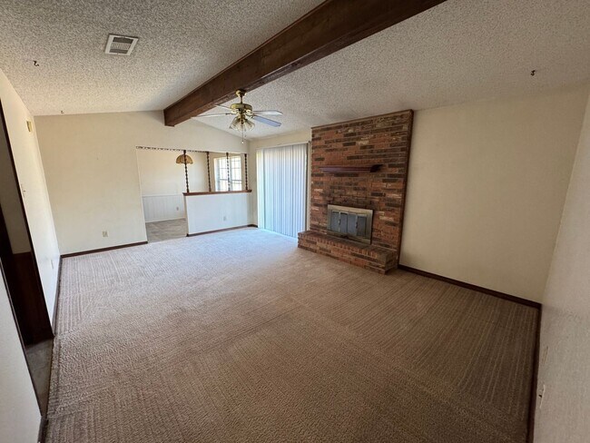 Building Photo - Rent Rollback! Save $100 Charming 3-bedroom 2-bath home for rent in Copperas Cove