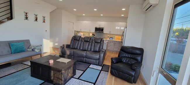 Foto del edificio - 4126 36th Ave SW