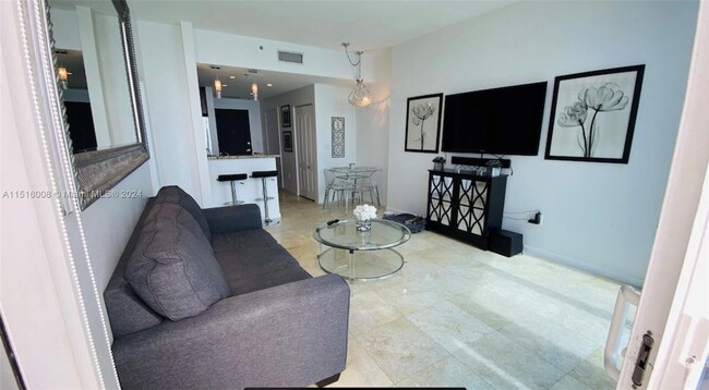 Building Photo - 6515 Collins Ave