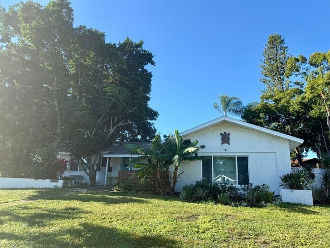 Building Photo - 5840 Tanglewood Dr NE