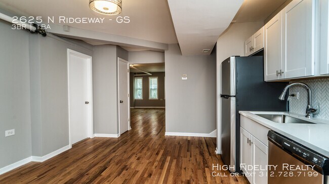 Building Photo - 2625 N Ridgeway Ave