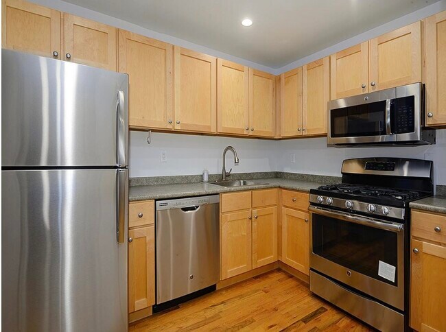 Foto del edificio - 1034 Clinton St