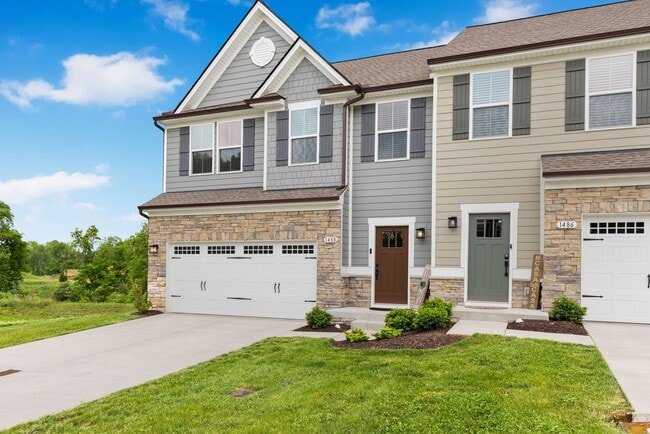Building Photo - Secluded 3 Bedroom Townhome