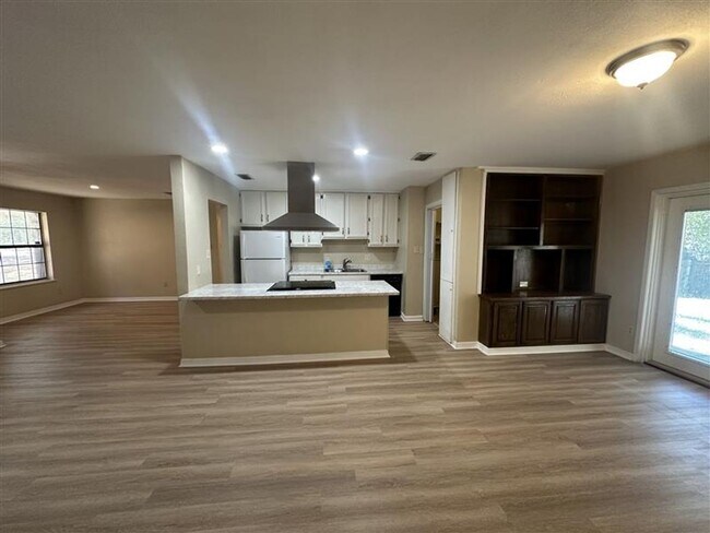 Foto del edificio - 10172 Hillside Dr