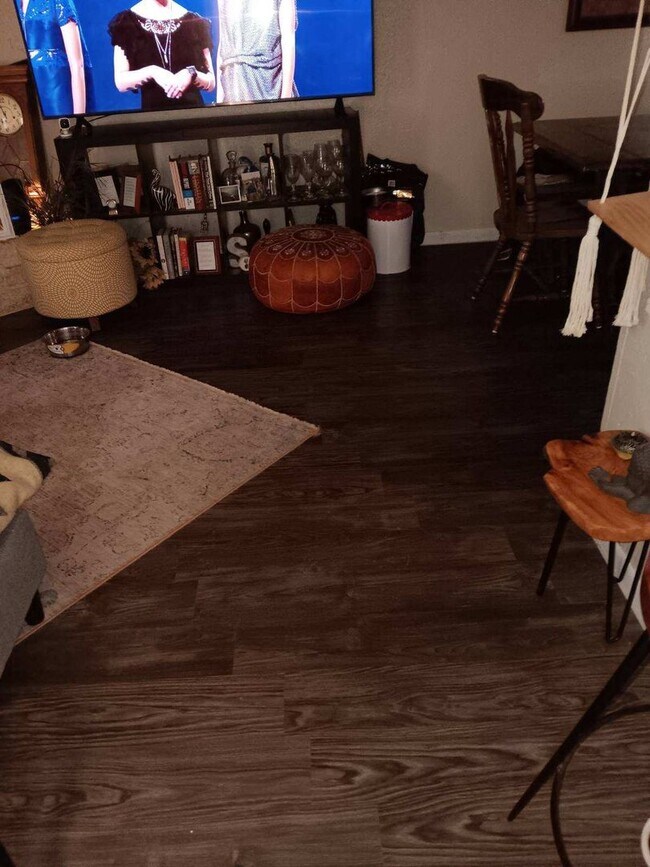 Foto del edificio - 2 Bed 1 Bath Duplex with Fenced Yard