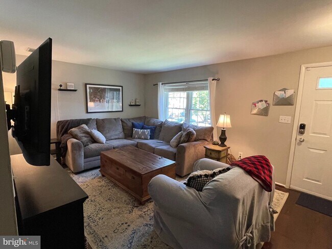 Building Photo - 1613 Sierra Woods Dr