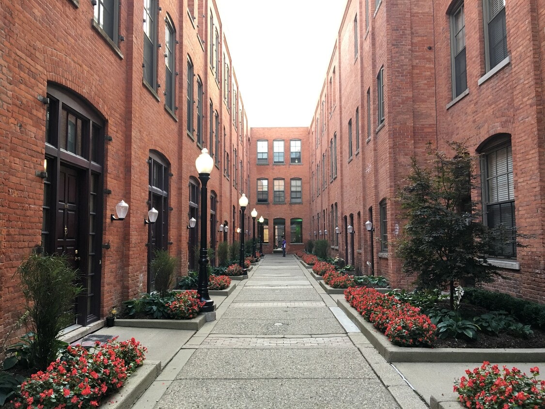 River Place Apartments Detroit, MI