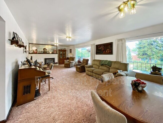 Building Photo - 501 Canyon Gate Dr