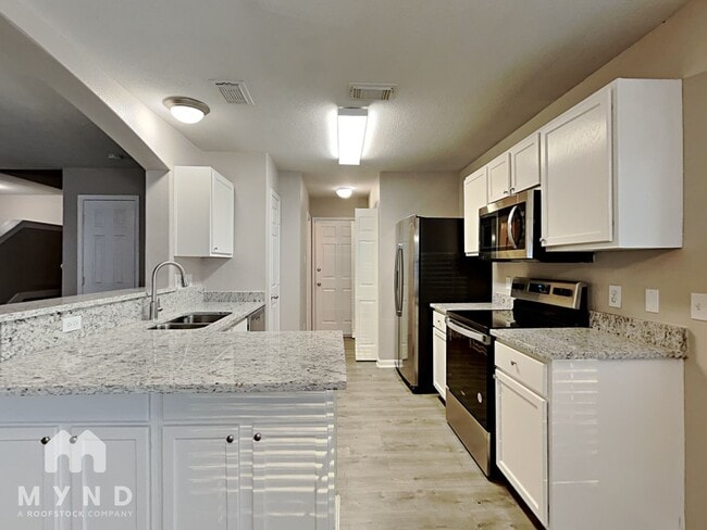 Building Photo - 14128 Broken Arrow Dr