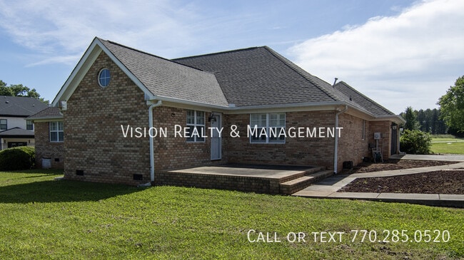 Building Photo - 28 Summerwind Dr