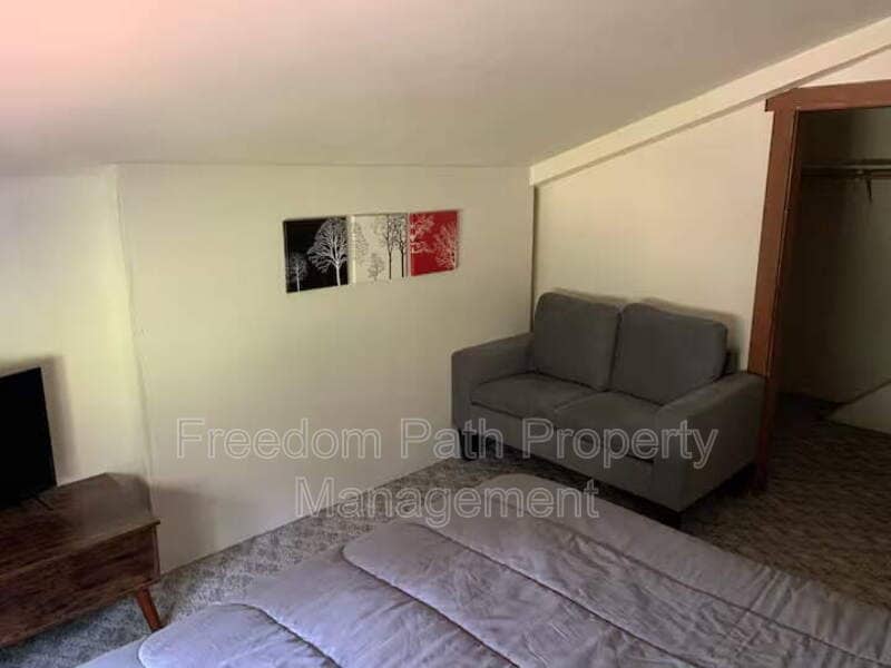 Primary Photo - 298 Woods Rd