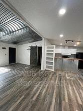 Building Photo - 105 Holly Dr