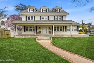 Building Photo - 309 Cedar Ave