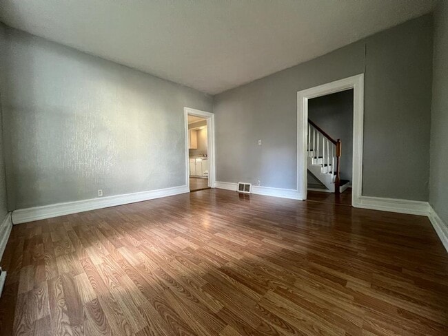 Building Photo - 415 E Broadway St