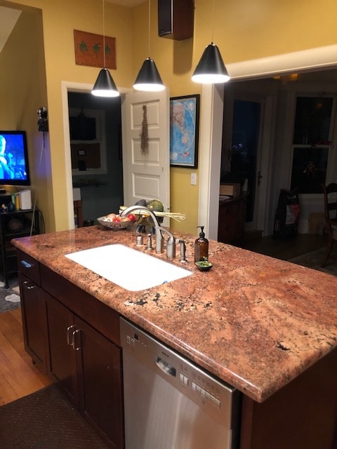 Kitchen Island - 47 Duncan St