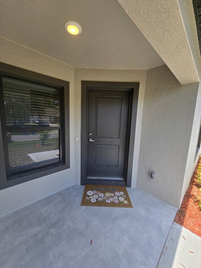 Foto del edificio - Brand-New 4-Bed Beauty with Attached Garage in Palm Bay – Modern Comfort, Prime Convenience!