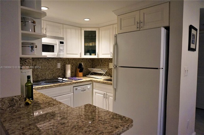 Building Photo - 301 Sunrise Dr
