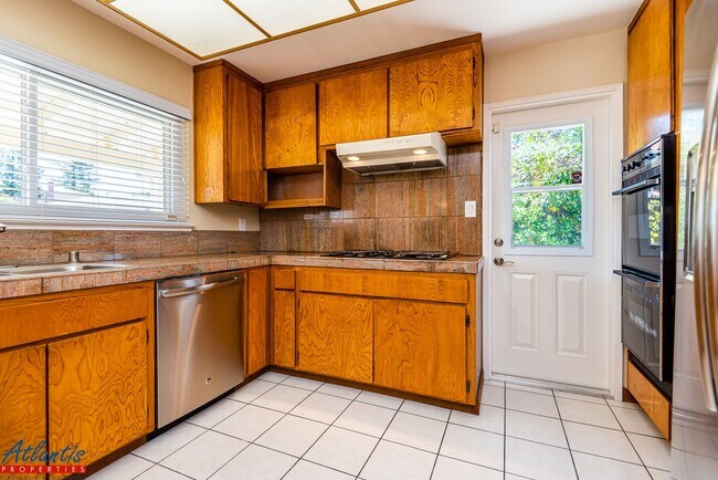 Foto del edificio - Beautiful Home | Remodeled Bathrooms | Cup...