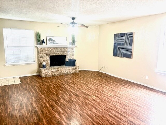 Foto del edificio - Townhouse! 2 bedroom 2.5 bath 2 car garage!