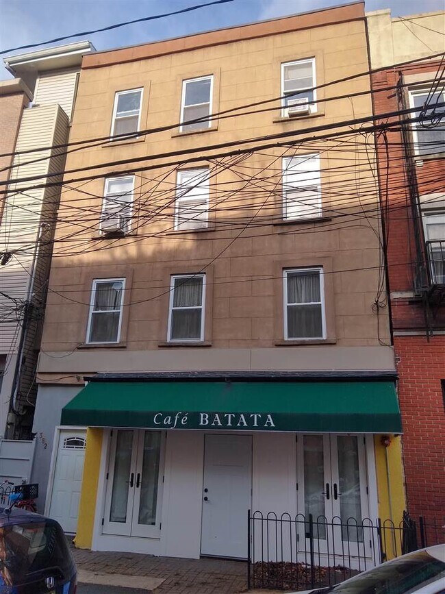 Building Photo - 382 2nd St