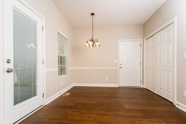 Foto del edificio - 1114 Poplar Hollow Dr