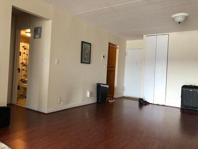 Building Photo - 1116 Warburton Ave